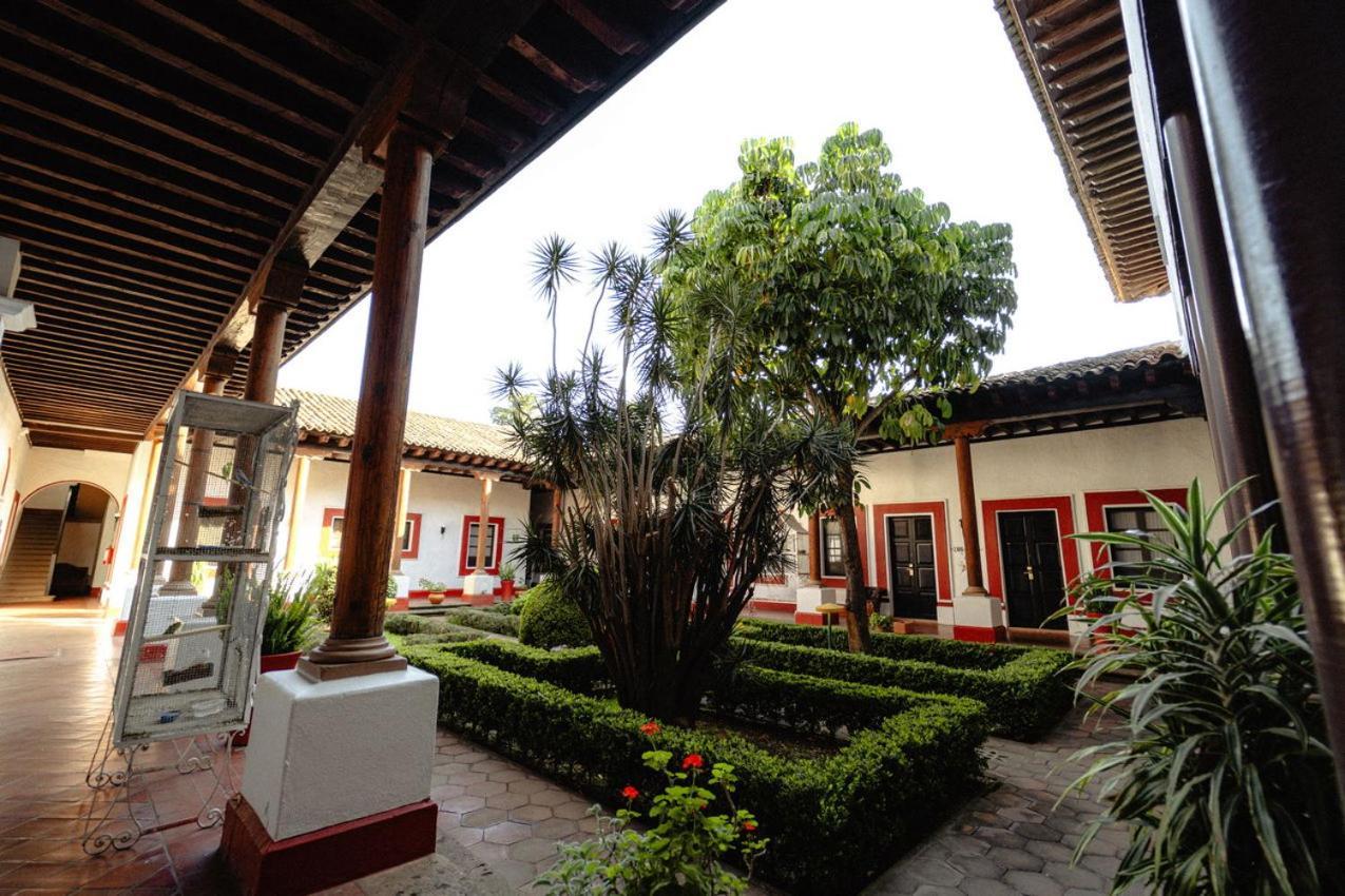 Best Western Plus Posada de Don Vasco Pátzcuaro Exterior foto Central patio of the house