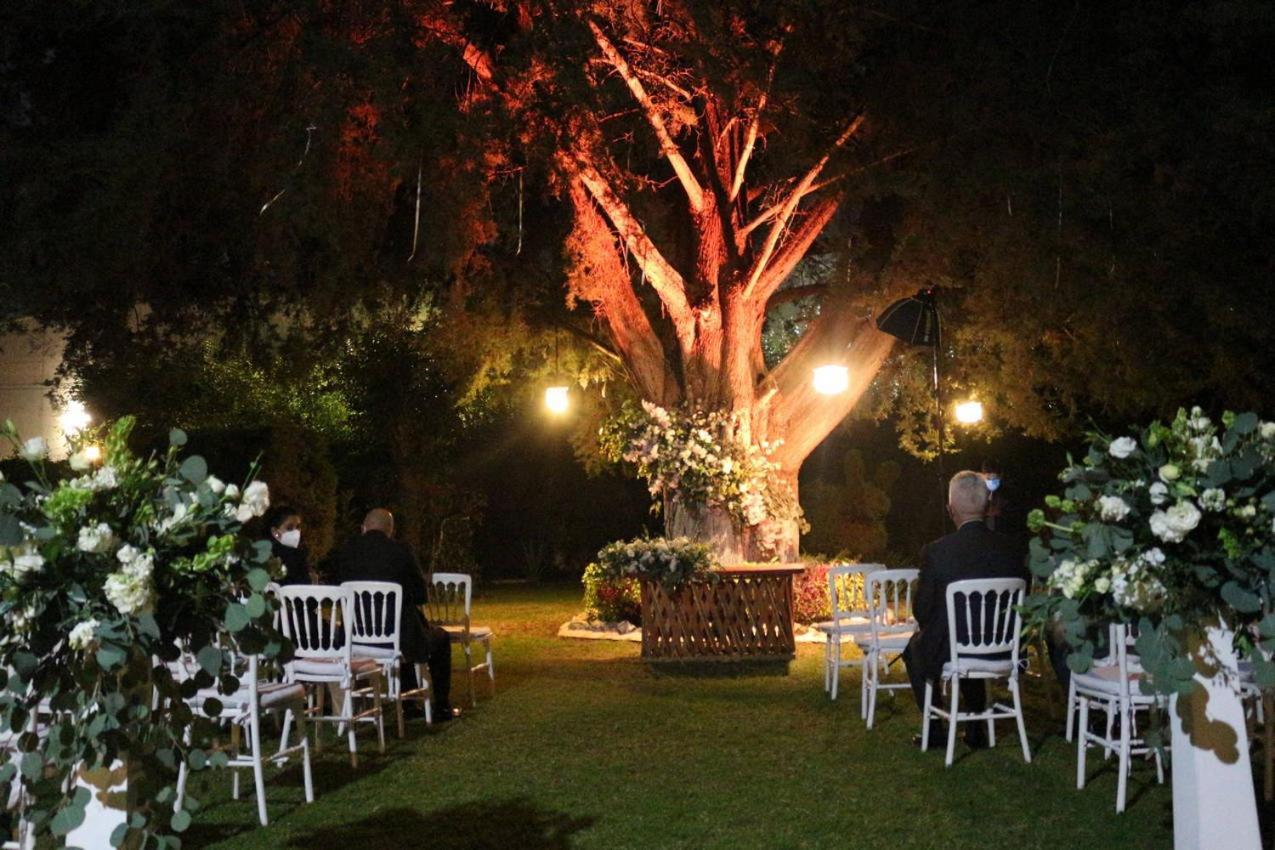 Best Western Plus Posada de Don Vasco Pátzcuaro Exterior foto The gardens at night